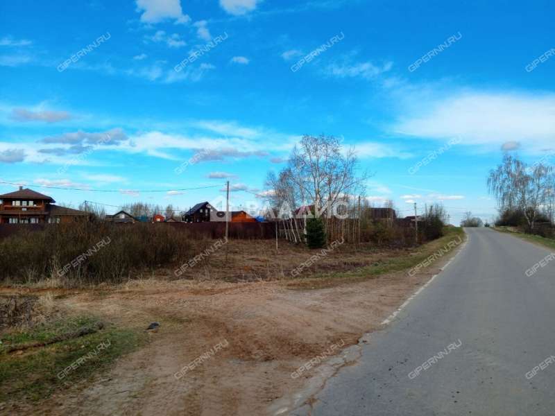 земельный участок 1 000 соток деревня Инютино